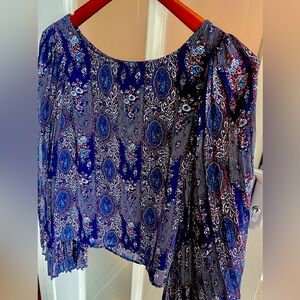 Beautiful Boho BRAND NEW Bell Sleeve Blouse
